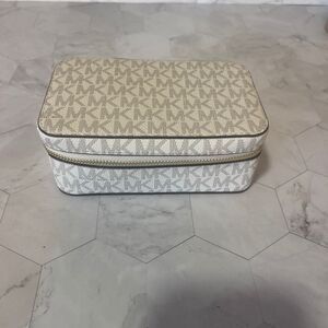 Michael Kors Travel Case Cosmetic Case Vanilla